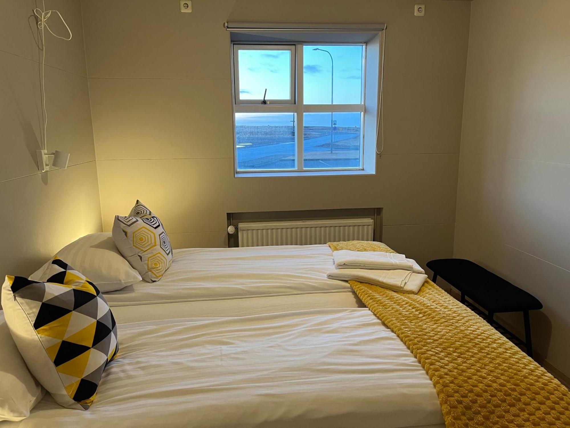 Guesthouse Hvammur By The Harbour هوفن المظهر الخارجي الصورة