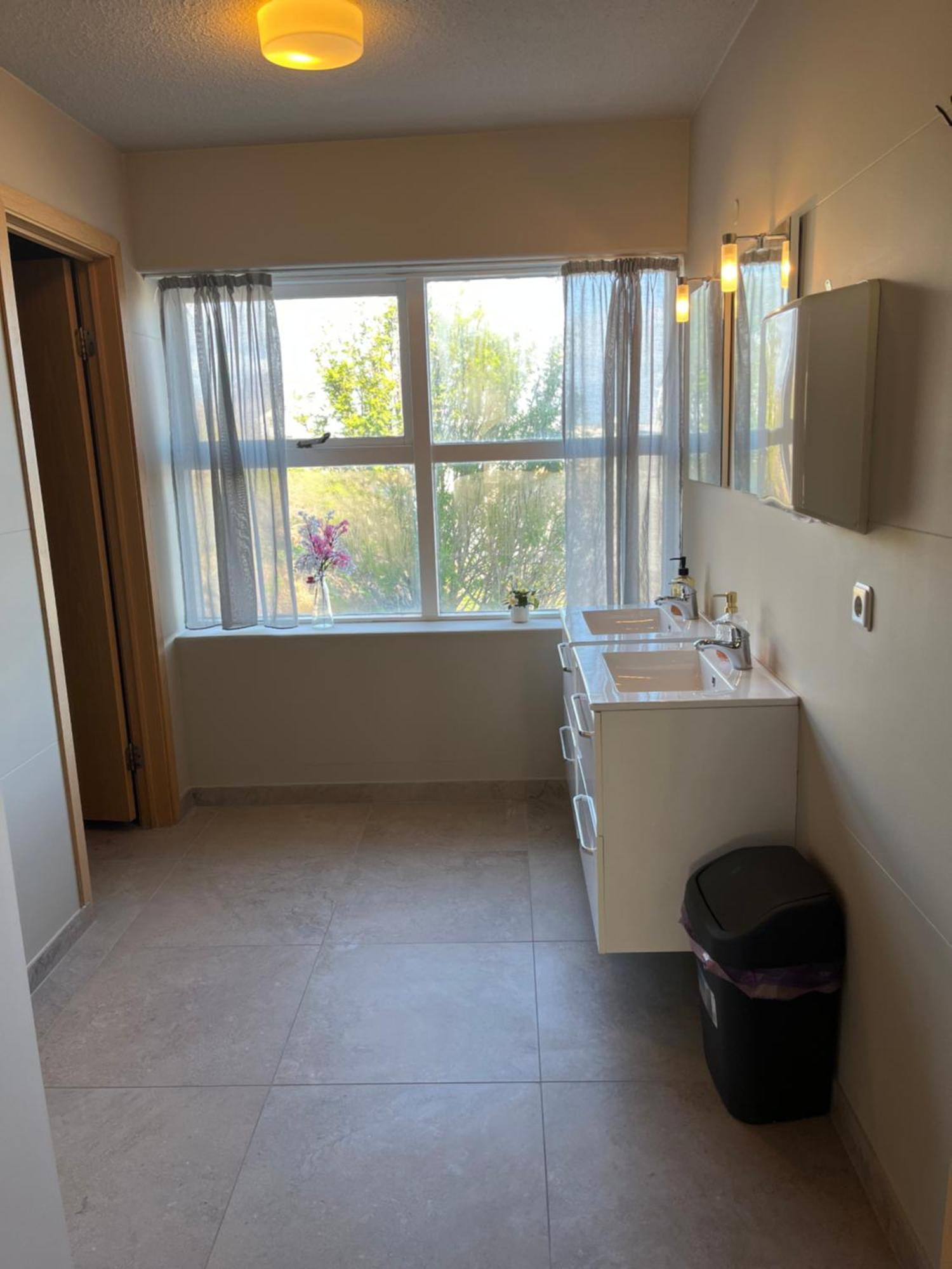 Guesthouse Hvammur By The Harbour هوفن المظهر الخارجي الصورة