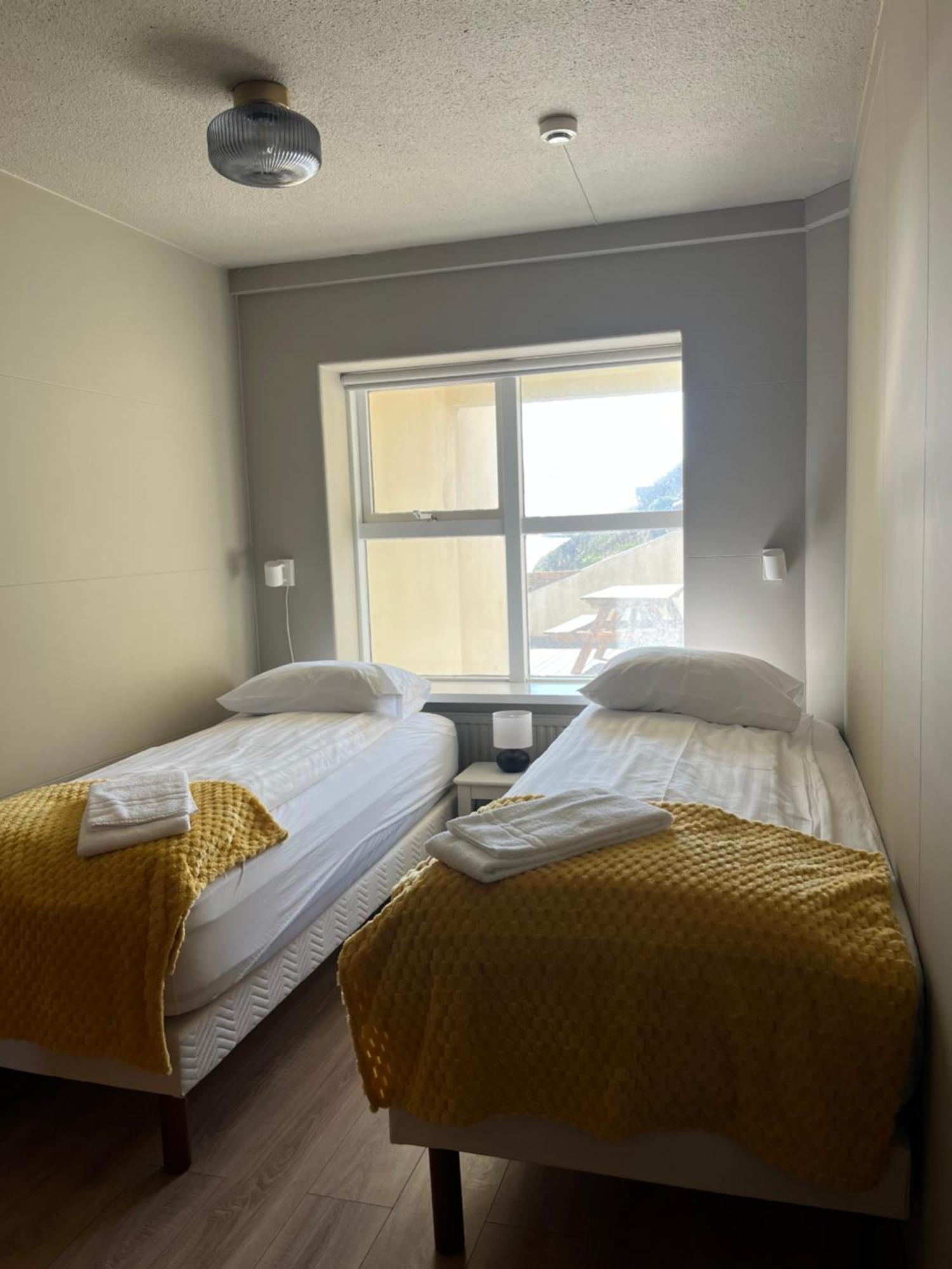 Guesthouse Hvammur By The Harbour هوفن المظهر الخارجي الصورة
