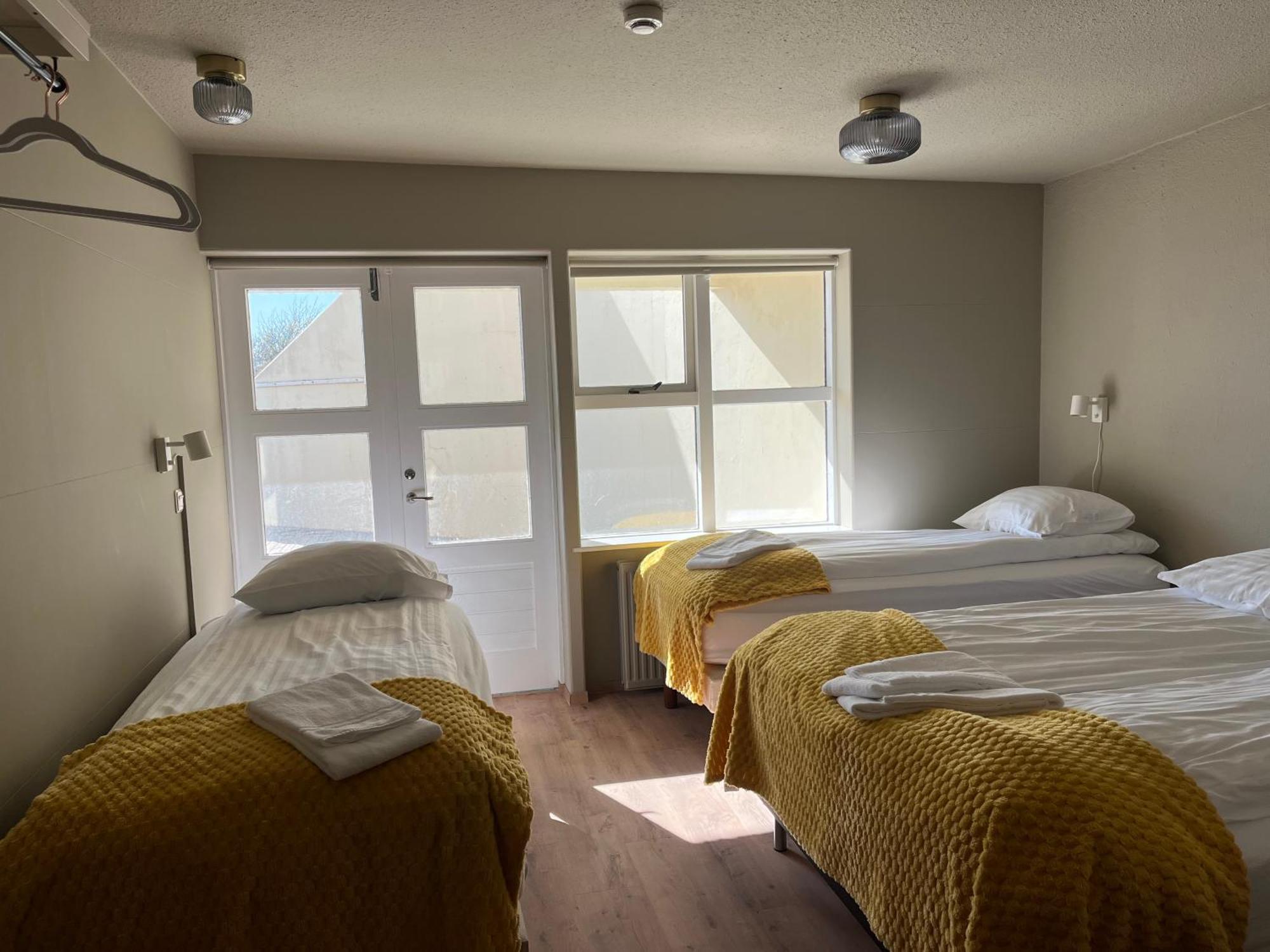 Guesthouse Hvammur By The Harbour هوفن المظهر الخارجي الصورة