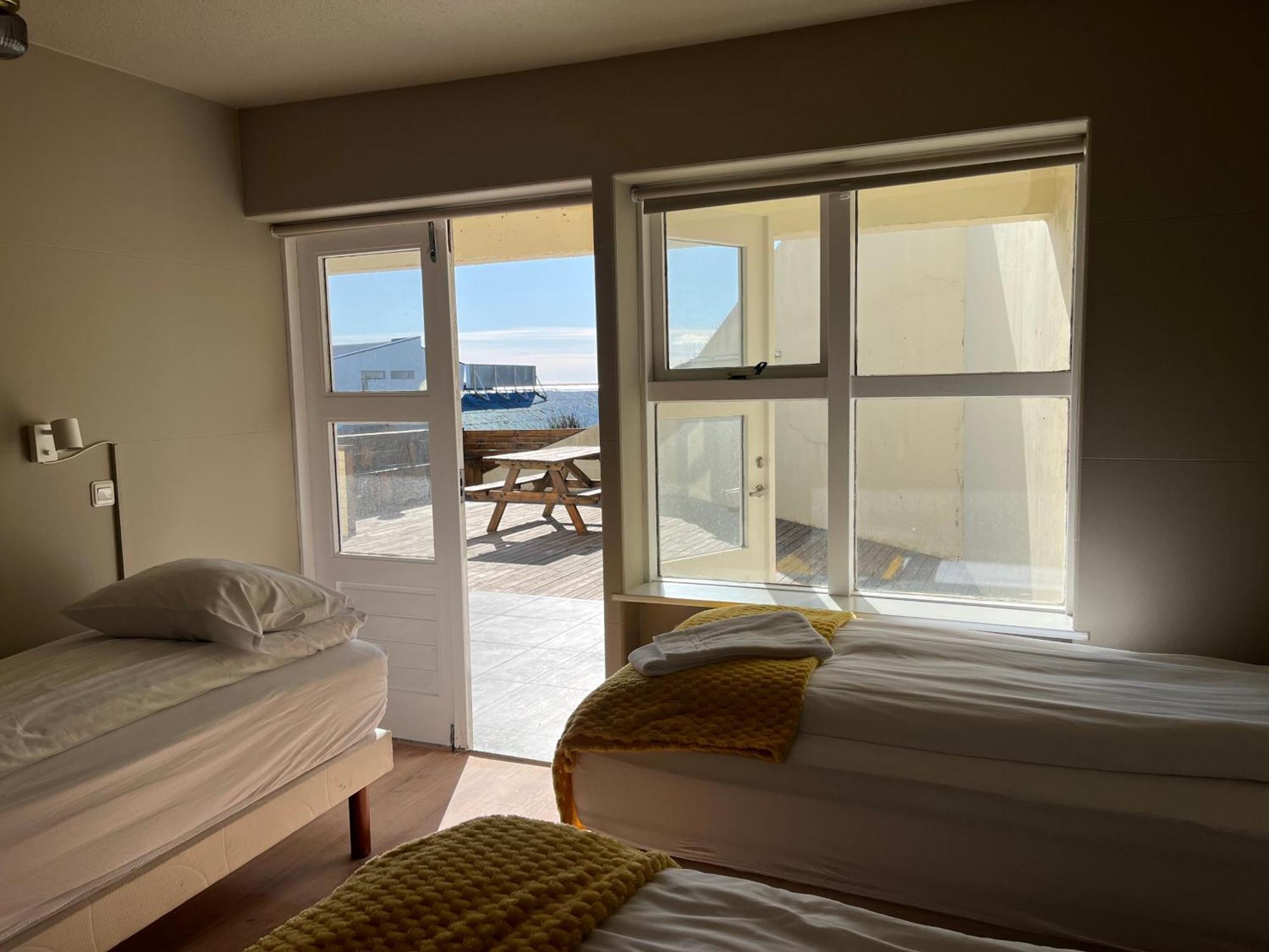 Guesthouse Hvammur By The Harbour هوفن المظهر الخارجي الصورة