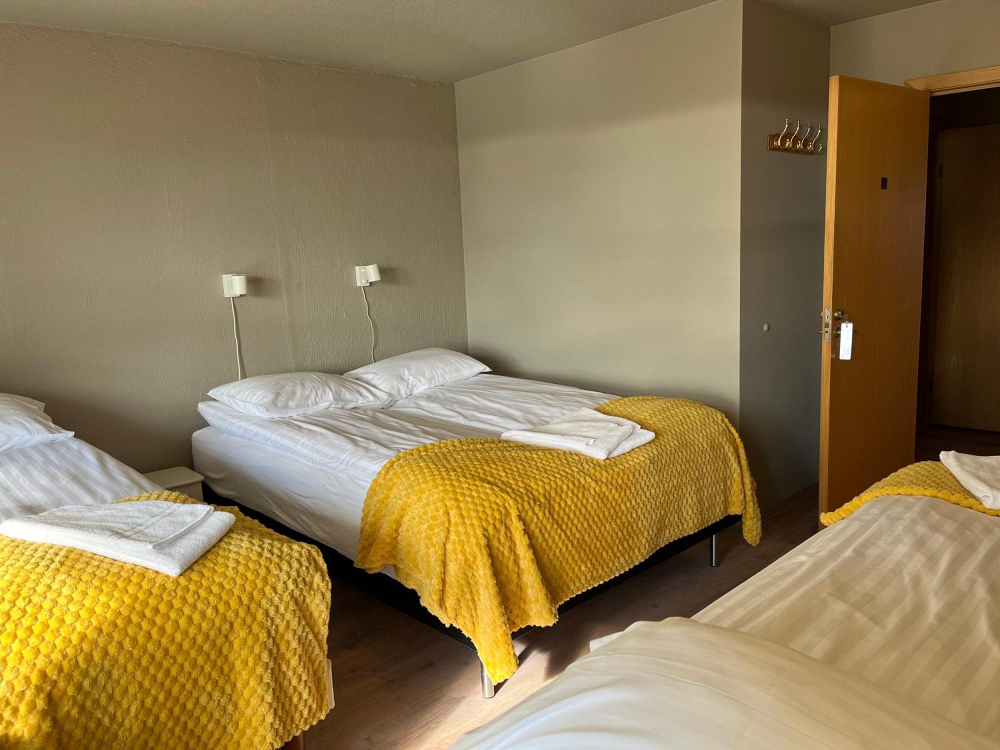 Guesthouse Hvammur By The Harbour هوفن المظهر الخارجي الصورة